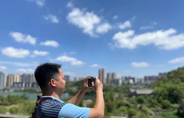 良好的生態(tài)為綠色發(fā)展鋪平道路！貴陽生態(tài)文明建設(shè)引來嘉賓點(diǎn)贊.jpeg