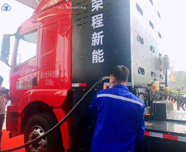 看，氫氣重卡來了！天津貨運零排放示范助力“雙碳”.jpg