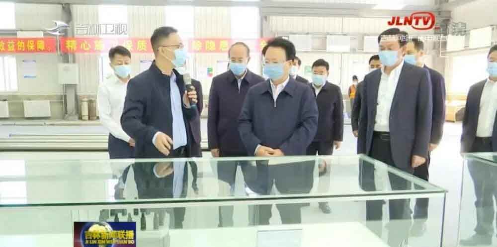 吉林省委書記景俊海到氫能公司PEM制氫研發(fā)制造基地調(diào)研.jpg