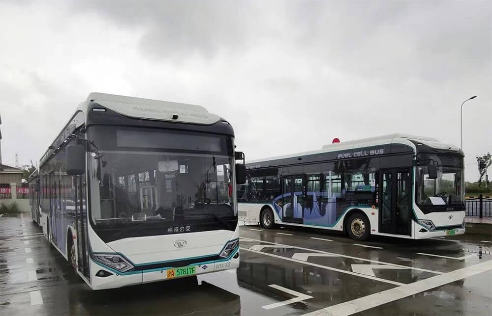 上海氫能公交即日起在臨港運營，可使用數(shù)字人民幣乘車.jpg