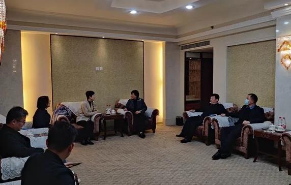 臺前縣長李志華帶領(lǐng)團隊赴北京與中國氫能有限公司對接合作項目.jpg