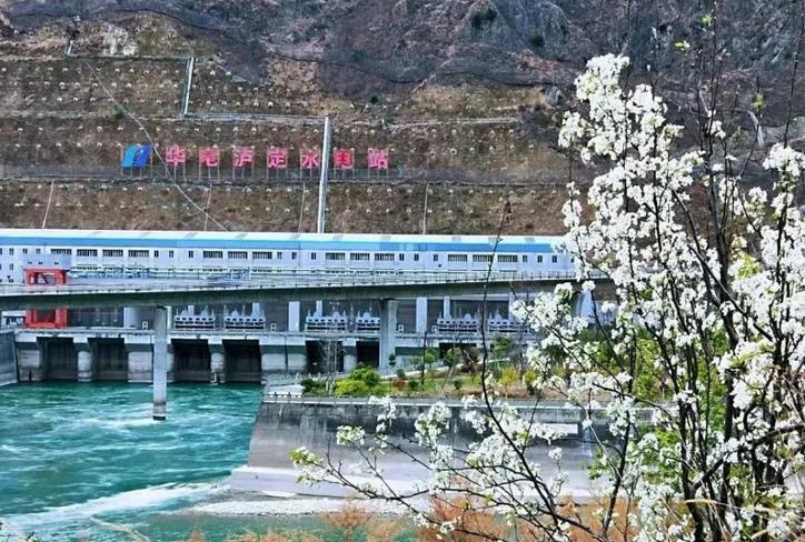 中國(guó)華電第一瓶“綠氫”誕生了！.jpg
