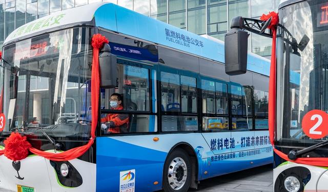 建設(shè)“川南氫港”，內(nèi)江開通了西部第一條氫燃料電池重卡示范線.jpg