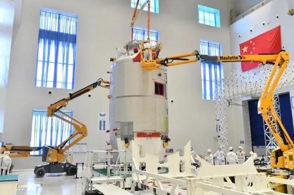 中國第一臺空間應用燃料電池升空.jpg