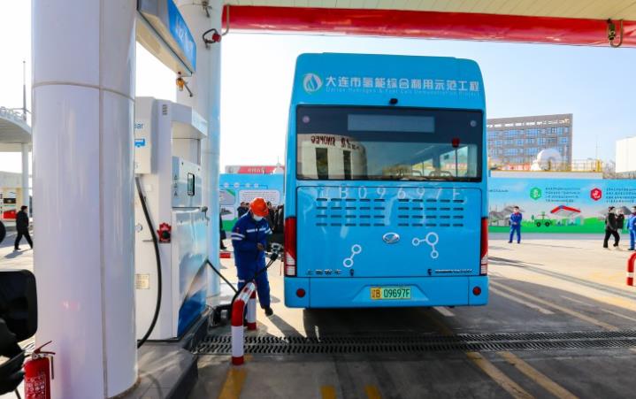 對比傳統(tǒng)方式成本降低20%以上，我國首個甲醇制氫加氫一體站投用.jpg