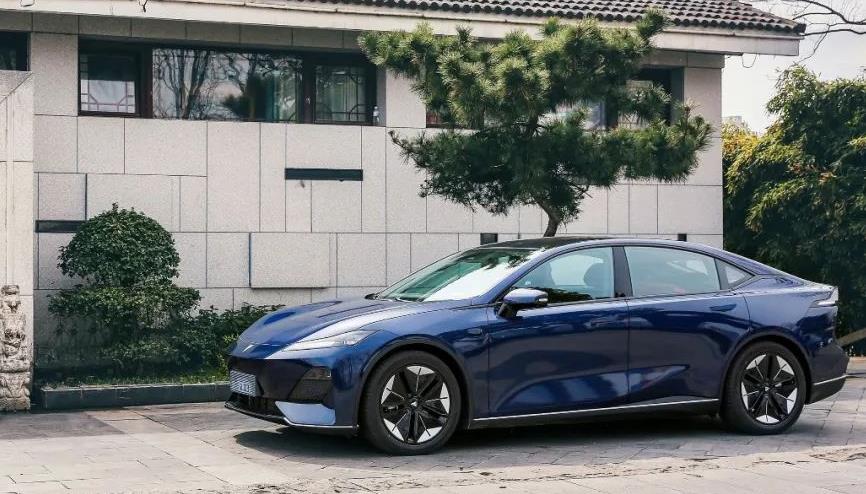 深藍汽車榮獲2022年企業(yè)標準“領(lǐng)跑者”證書！.jpg