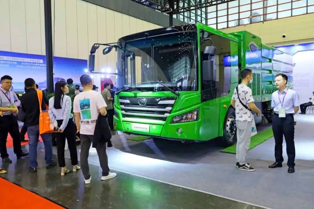 宇通新能源產(chǎn)品亮相2023第十一屆鄭州國(guó)際新能源汽車博覽會(huì).jpg